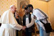 Papež in begunci