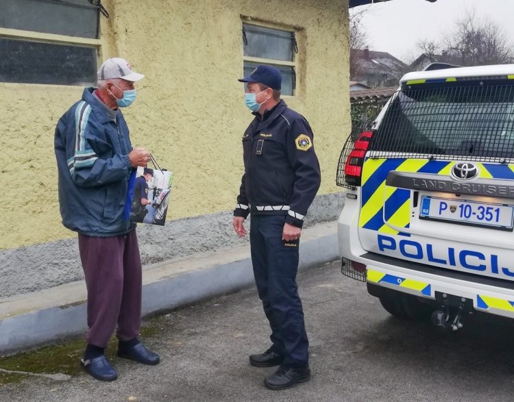 Policija obiskala starejše