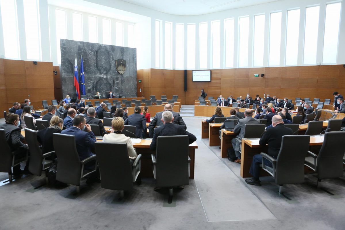 Danes še ena izredna seja: poslanci o predlogu NSi