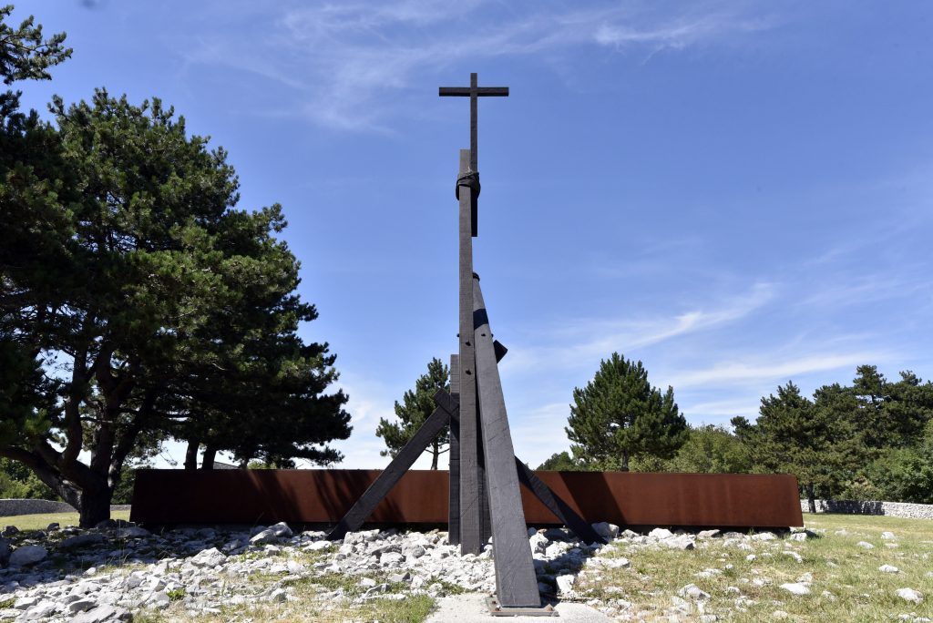 Spomenik v Bazovici