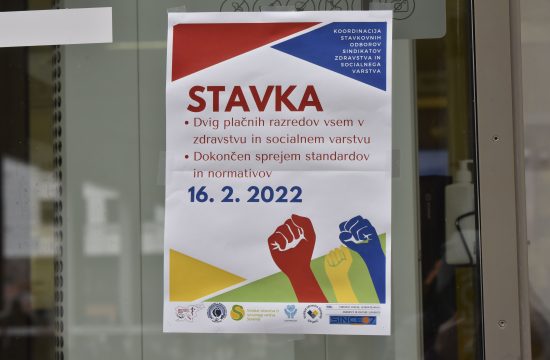 Stavka plakat zdravstvo socialno varstvo