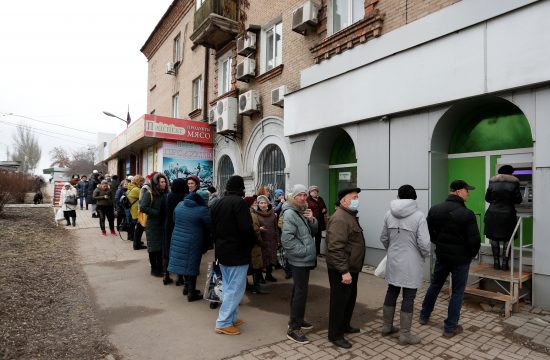 Ukrajina gneča pred bankomati
