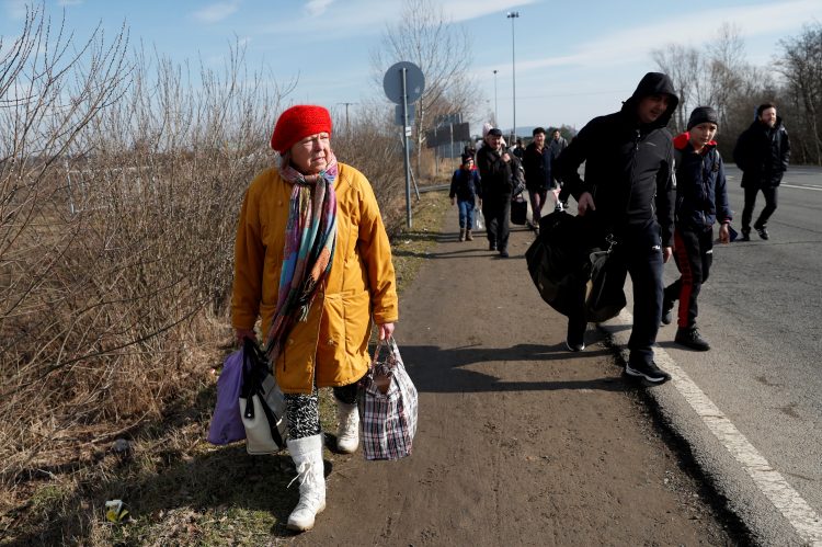 begunci iz Ukrajine na meji z Madžarsko