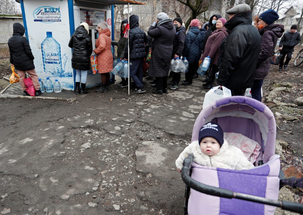 Čakanje na pitno vodo v Donecku