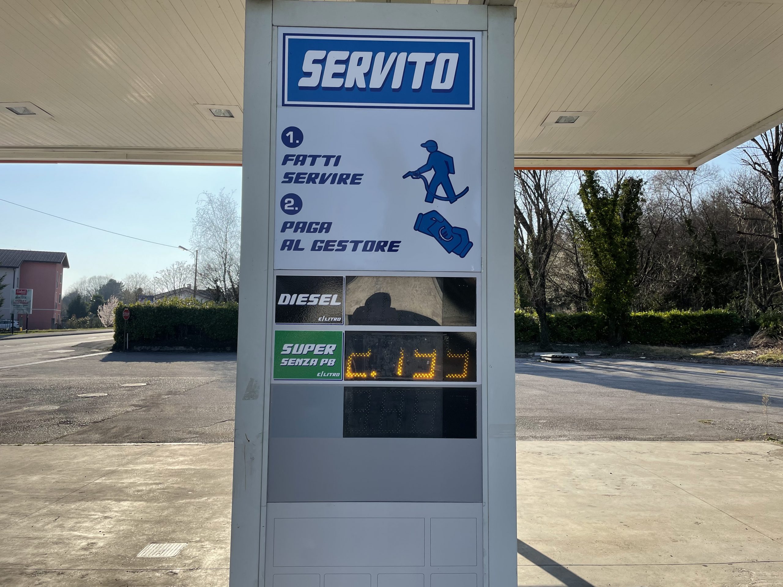 bencinska črpalka, Italija