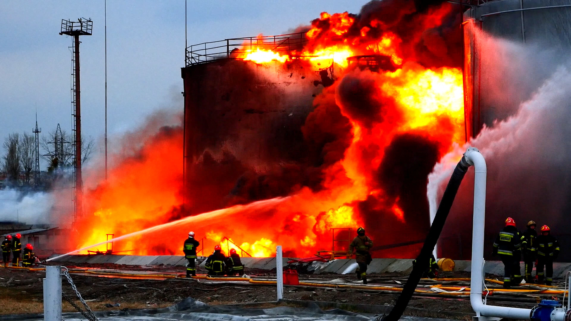 Požar v skladišču goriva v Lvovu