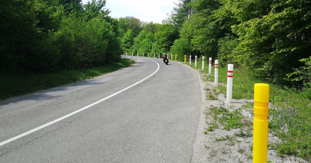 Rumeni, beli stebrički, pasivno varni stebrički