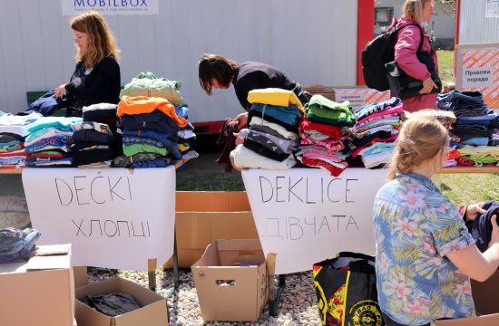 Zbiranje oblačil za ukrajinske begunce