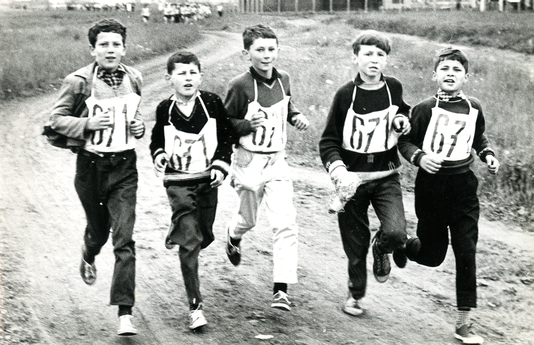 Tek otrok ob žici 1966