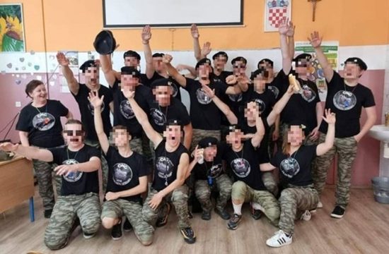 nacistični pozdrav hrvaških srednješolcev