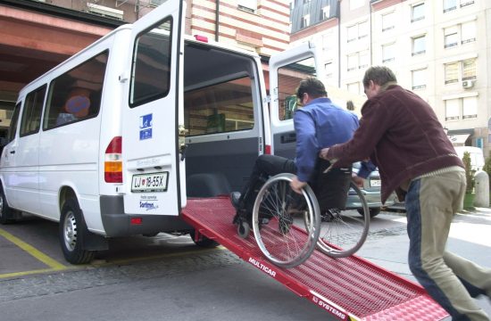 osebna asistenca, invalidi