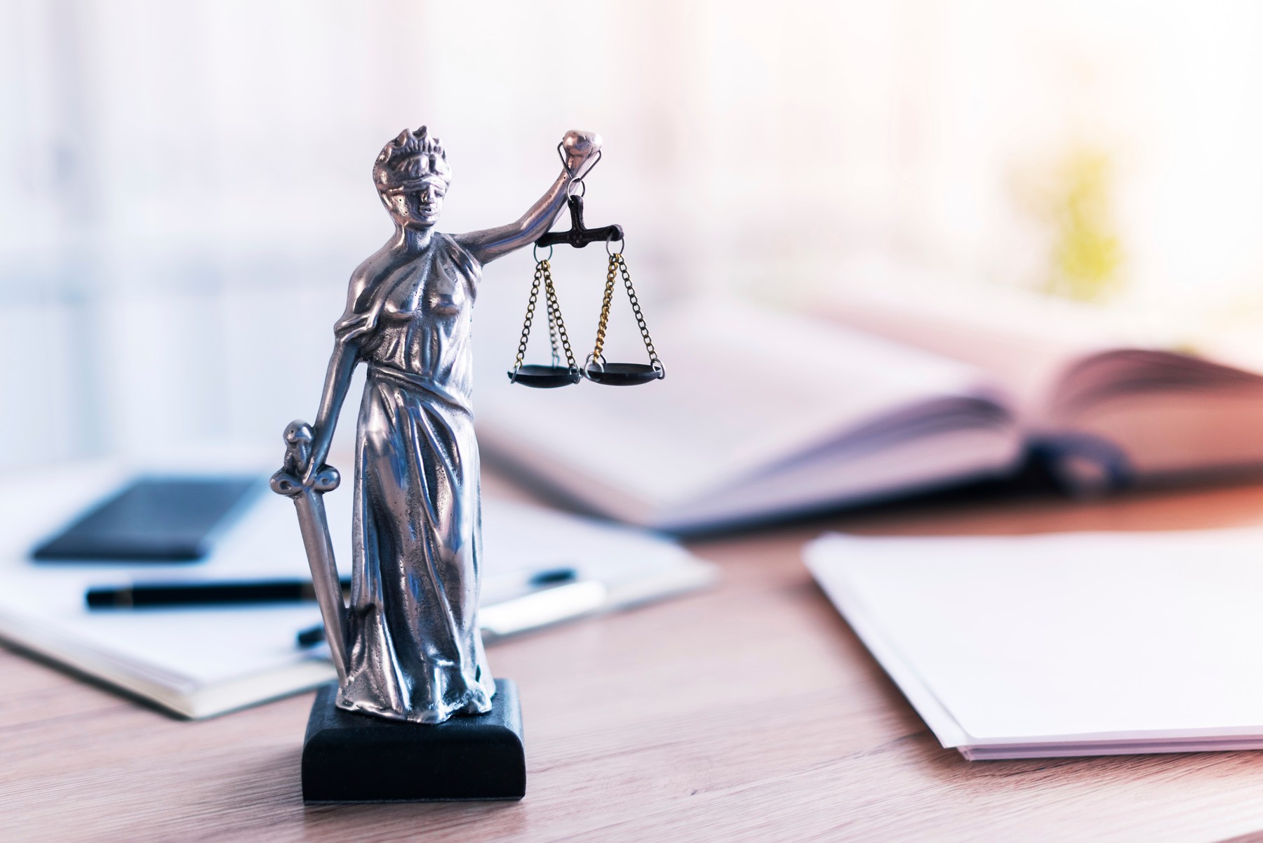 Odvetništvo in sodstvo