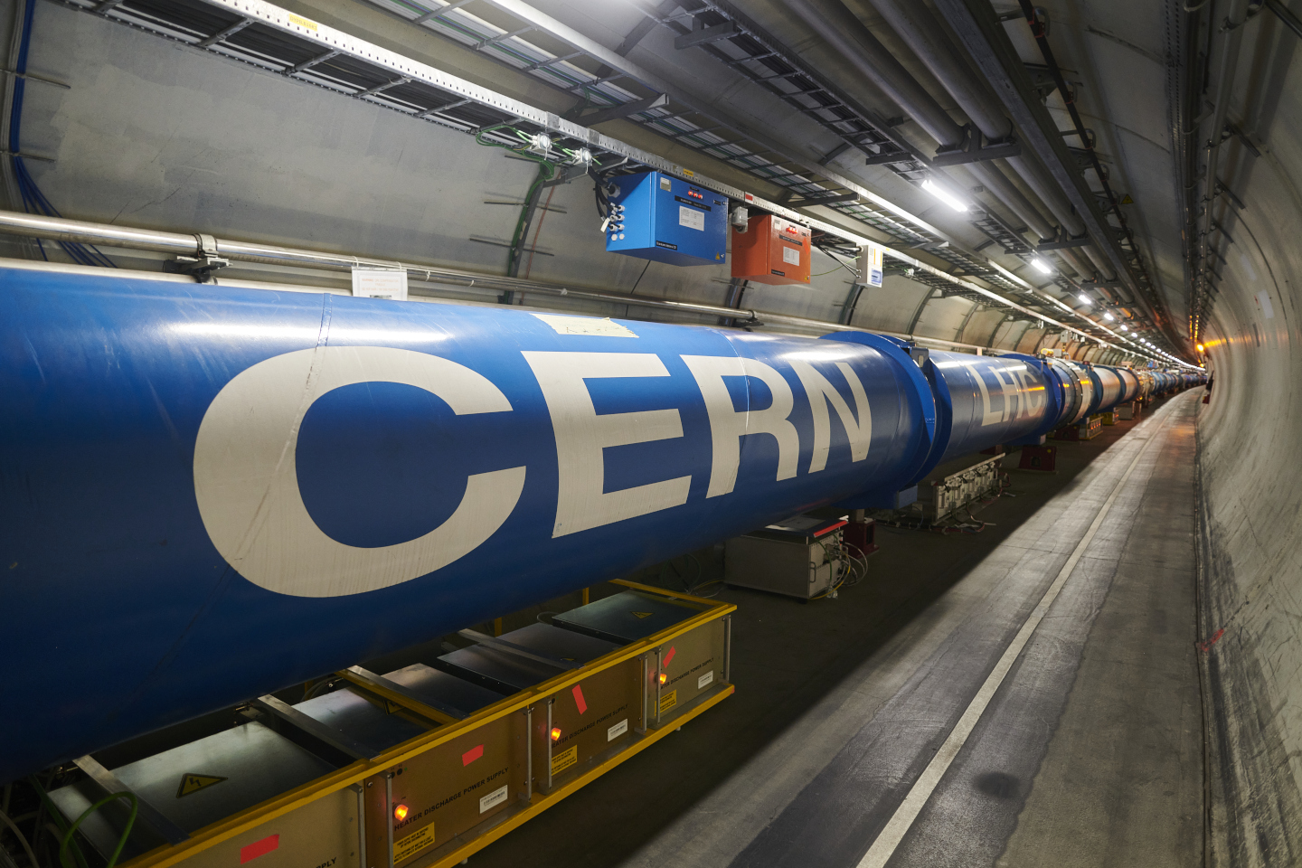 Veliki hadronski trkalnik, LHC