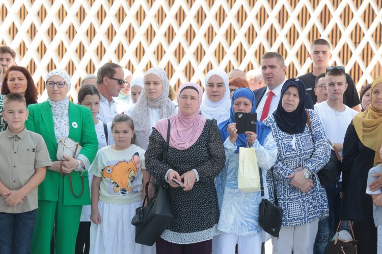Spomin na Srebrenico