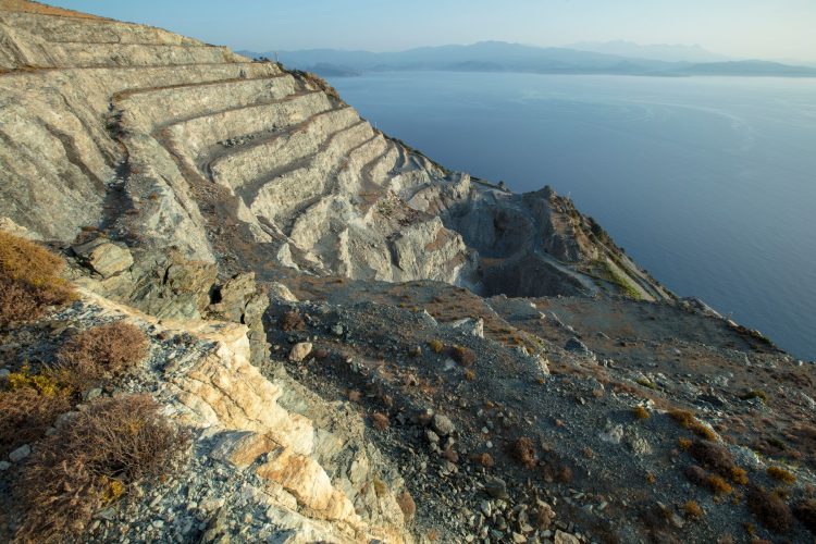 Opuščen kamnolom azbesta na Korziki