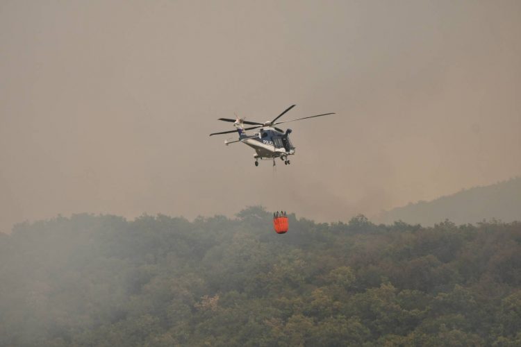 požar kras helikopter