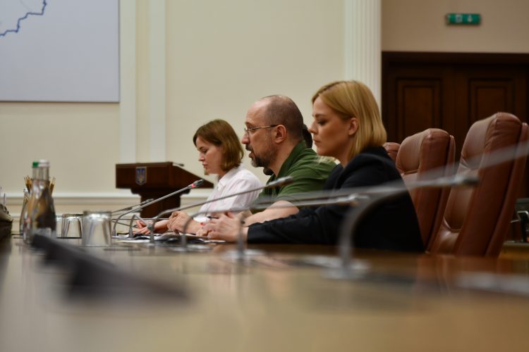 Ukrajina, tiskovna konferenca, Tanja Fajon, Denis Šmihal