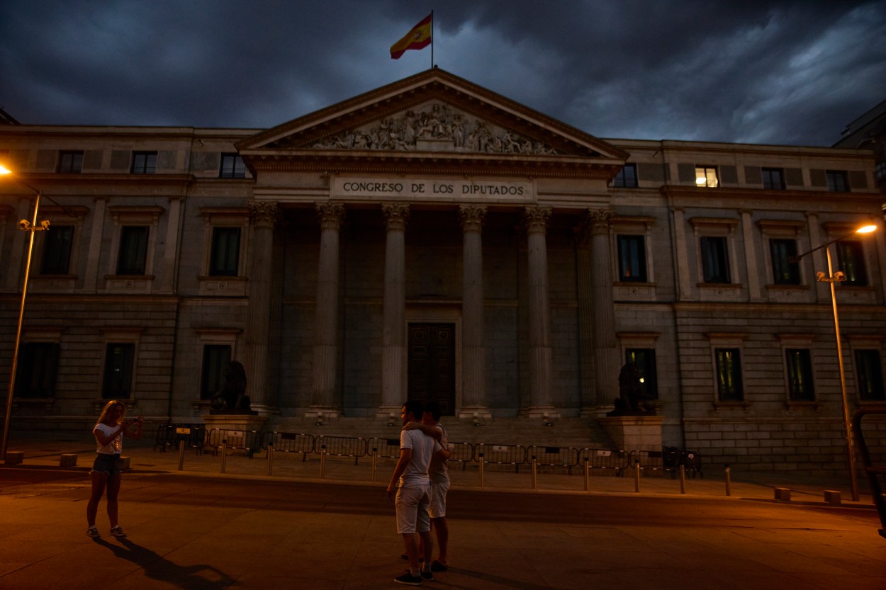 zatemnjeni španski parlament