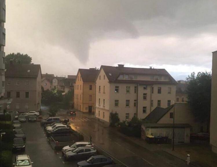 tornado, lijakasti oblak, Ljubljana