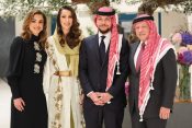 kraljica Rania, kralj King Abdullah II., princ Hussein bin Abdullah in zaročenka Rajwa Khaled bin Musaed bin Saif bin Abdulaziz Al Saif