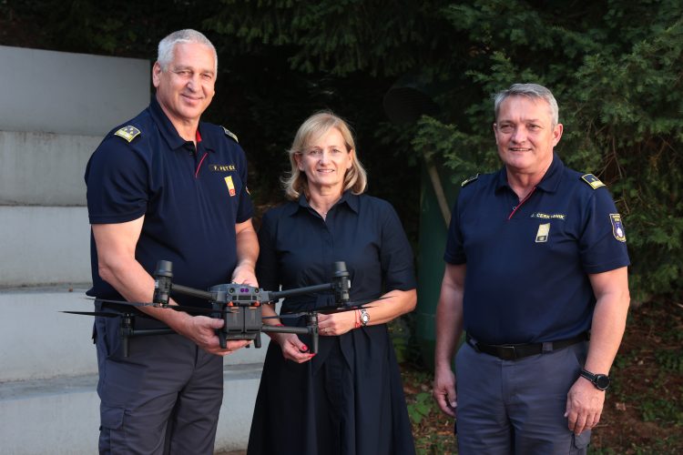 Gasilska zveza Slovenije je od Telemacha prejela visokotehnološki dron.