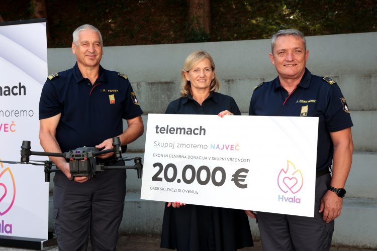 Gasilska zveza Slovenije je od Telemacha prejela visokotehnološki dron.