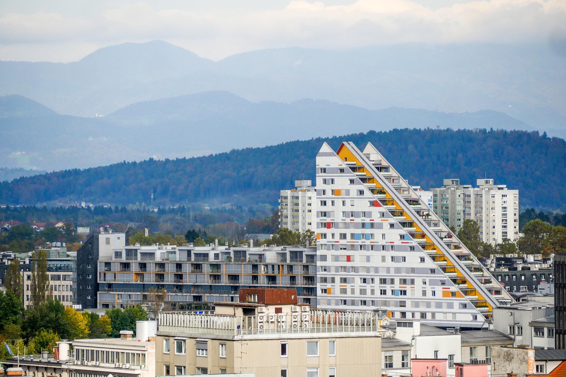 Najvišja stanovanjska stolpnica: višje ko gremo, dražja so stanovanja ...