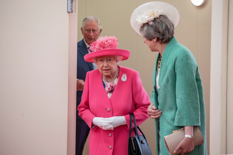 kraljica Elizabeta II in Theresa May