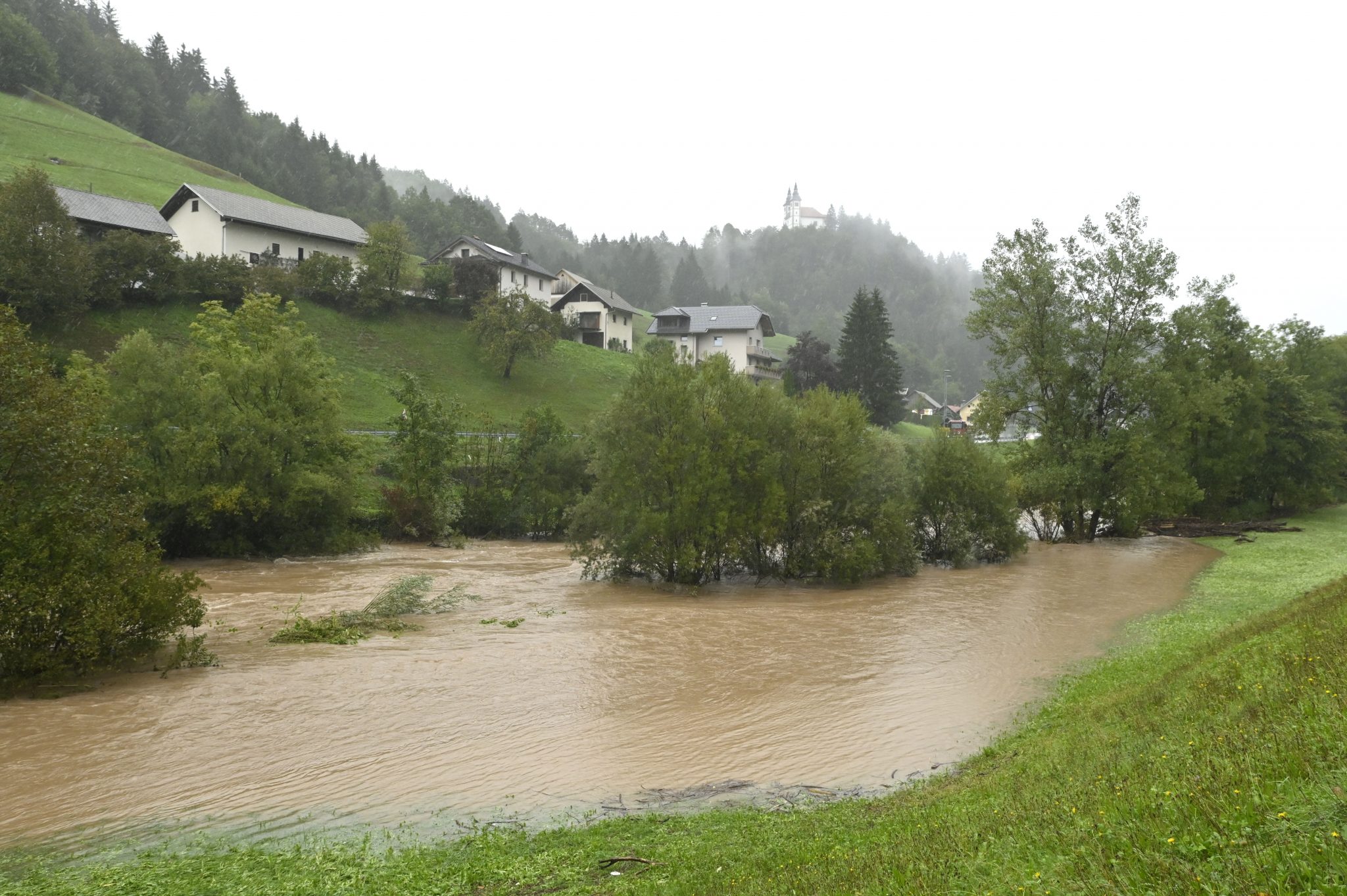 ARSO OPOZARJA REKE PO SLOVENIJI BODO DANES NARASLE DO REKORDNIH RAVNI intelligence overview
