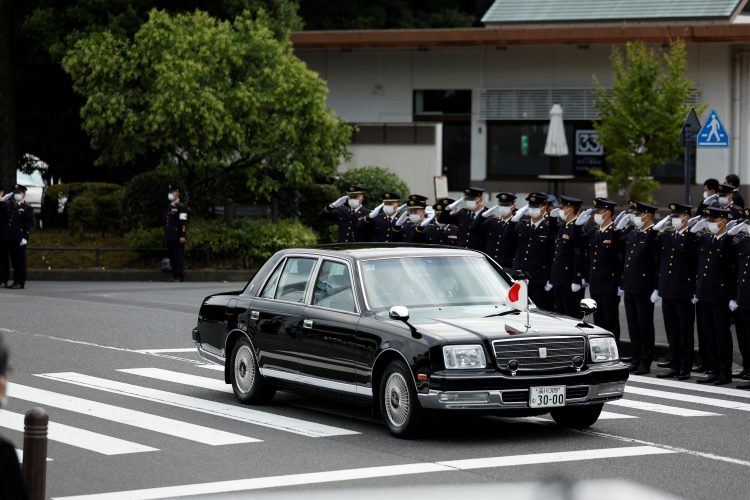 pogreb Šinza Abeja