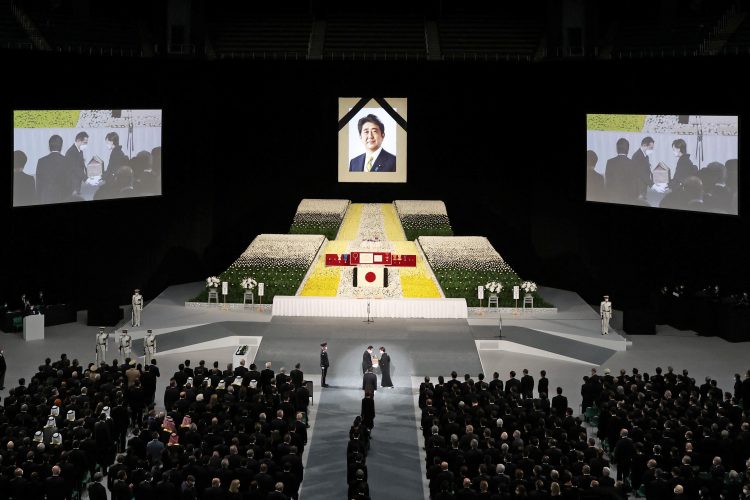 pogreb Šinza Abeja