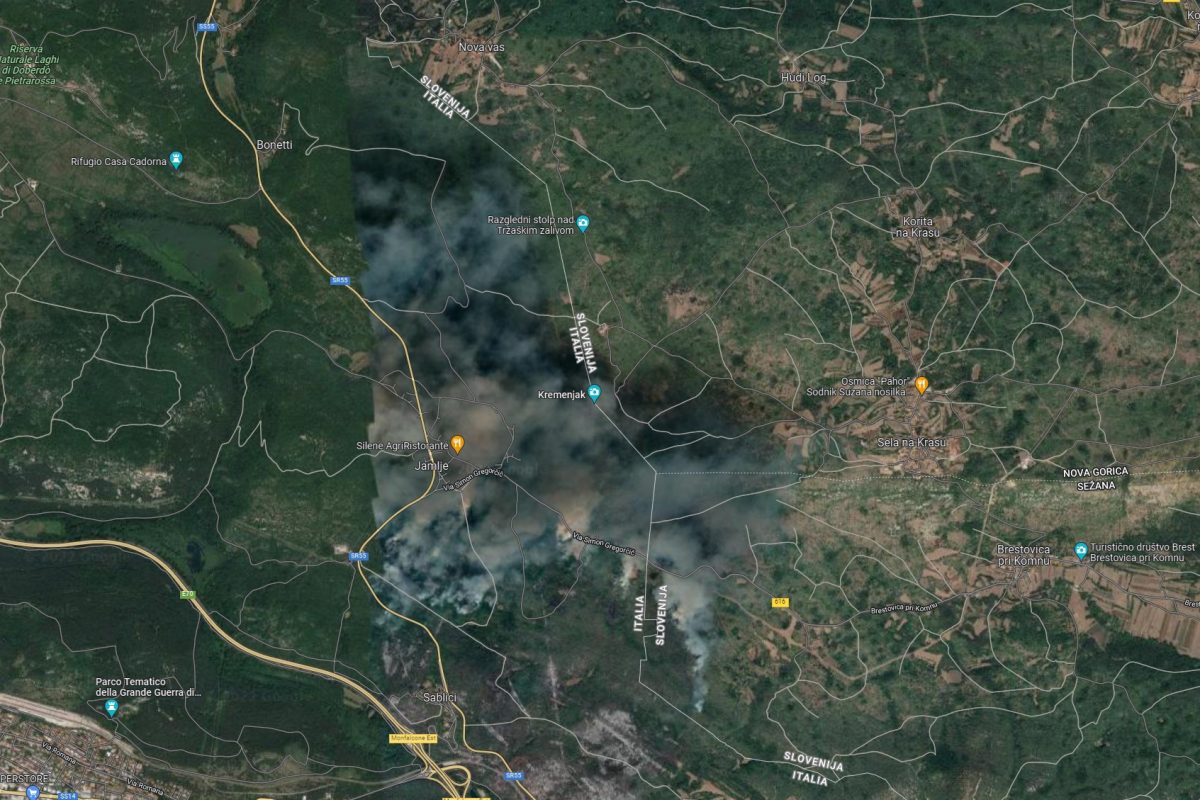 Požar, ki je divjal na Krasu, viden tudi na Googlovih zemljevidih
