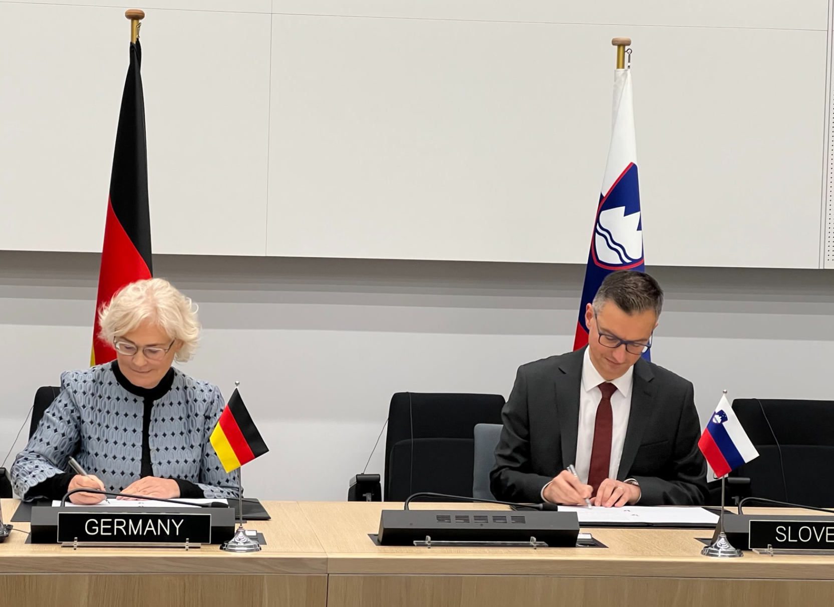 Šarec in Lambrecht podpisala deklaracijo o krepitvi dvostranskega sodelovanja