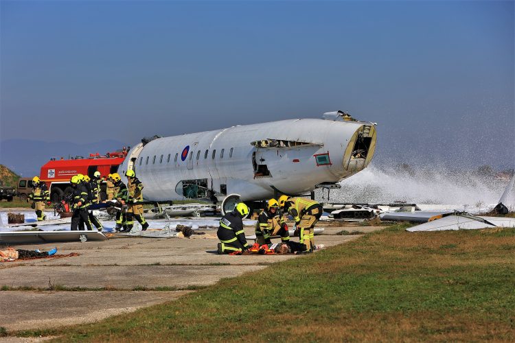 reševalna vaja strmoglavljenje letalo reševalna vozila