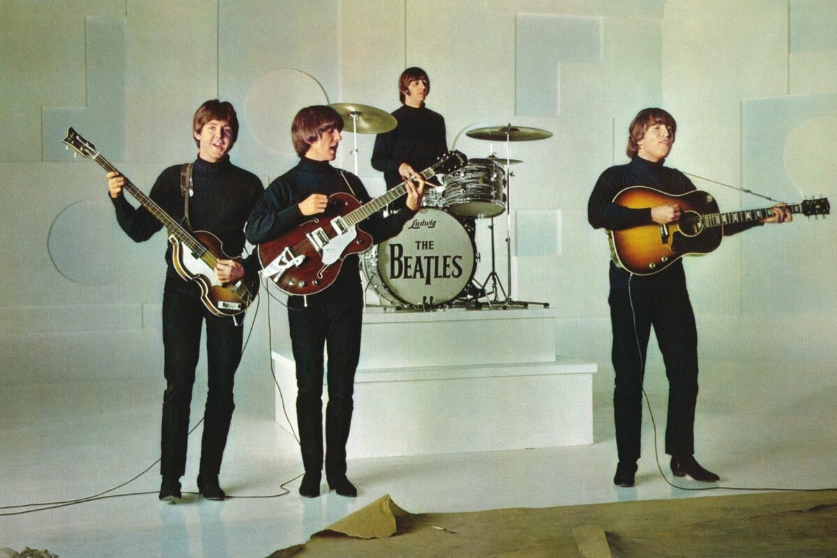 Beatli bodo izdali še eno pesem: Lennonov glas bo poustvarila umetna inteligenca