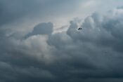oblaki chemtrails letalo dež