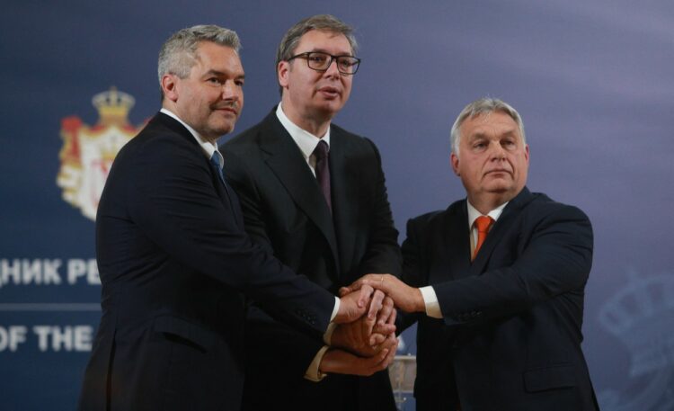 Vučić, Nehammer in Orban ob podpisu memoranduma