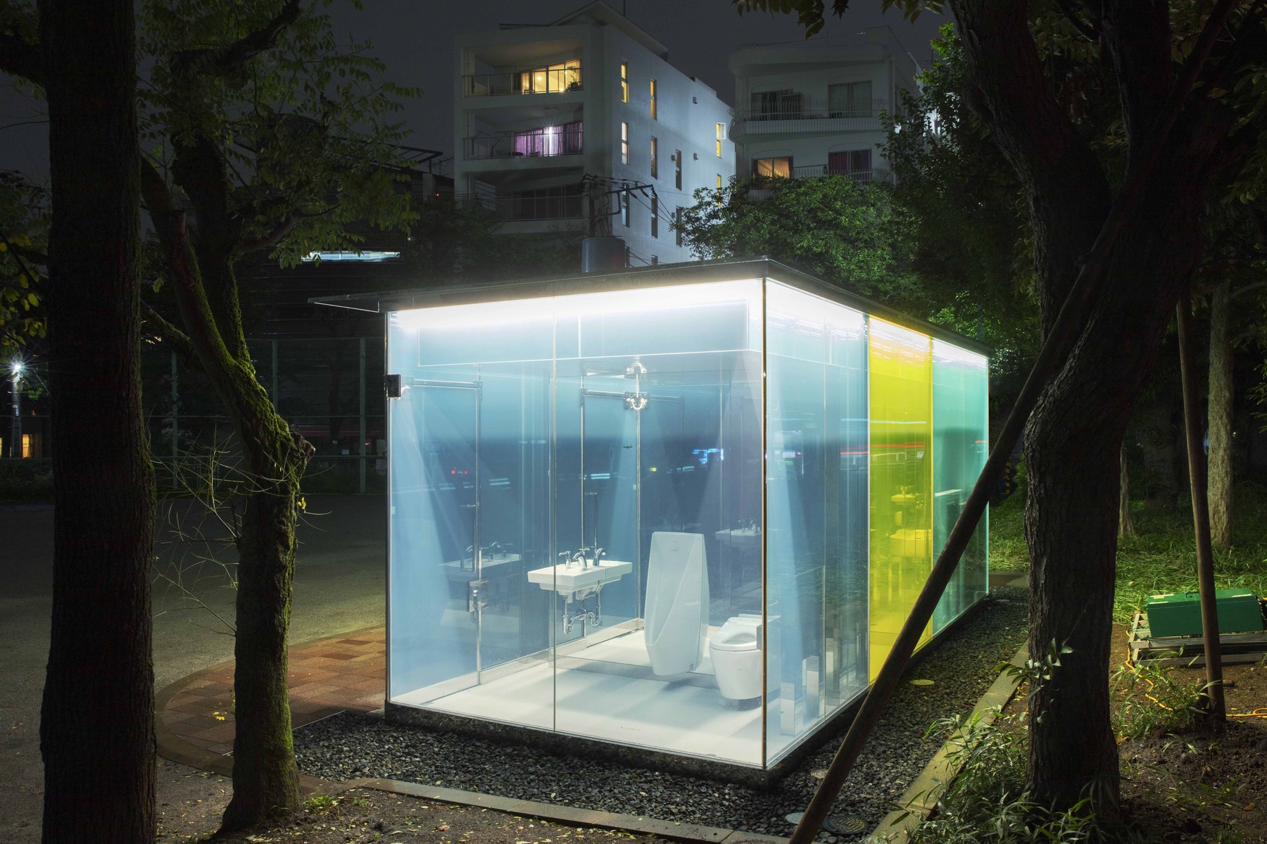 Prozorno stranišče na Japonskem