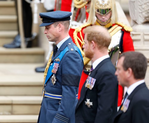 Princa William in Harry na pogrebu kraljice Elizabete II.