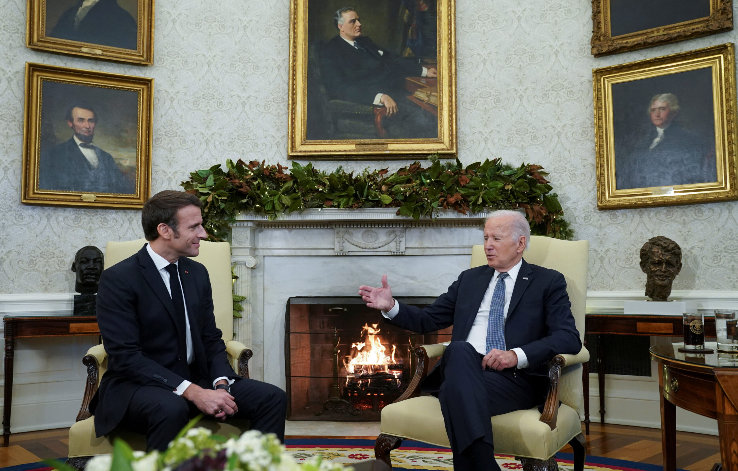 Macron, Biden