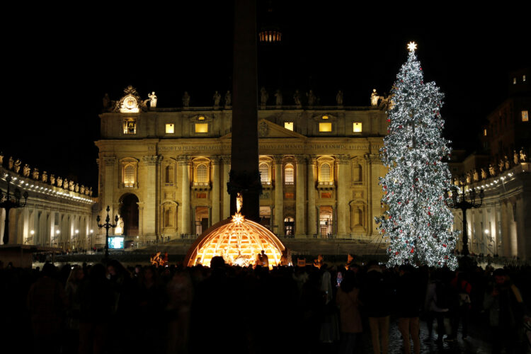Vatikan jaslice in božično drevo