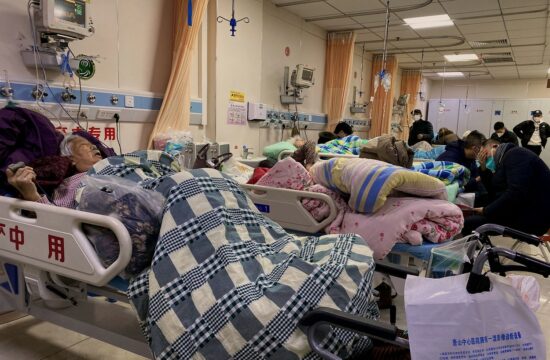 bolniki s covidom na kitajskem