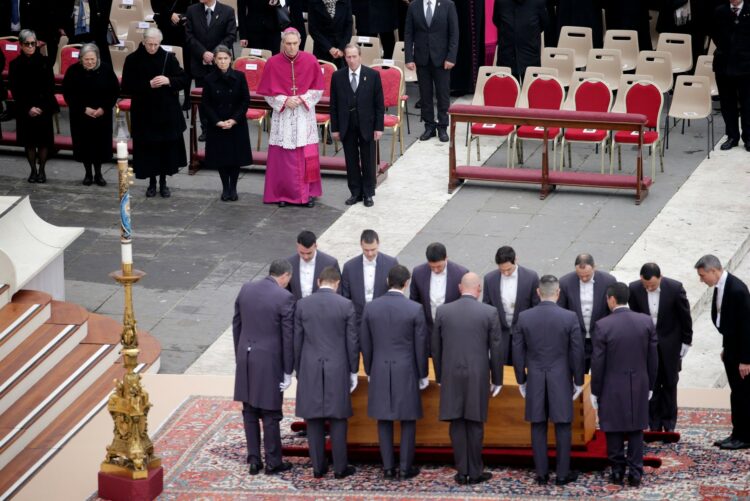 pogreb papaža Benedikta XVI.