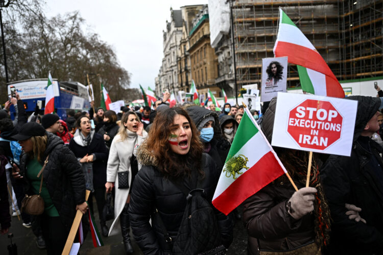 Protestniki v Londonu v podporo protestnikom v Iranu