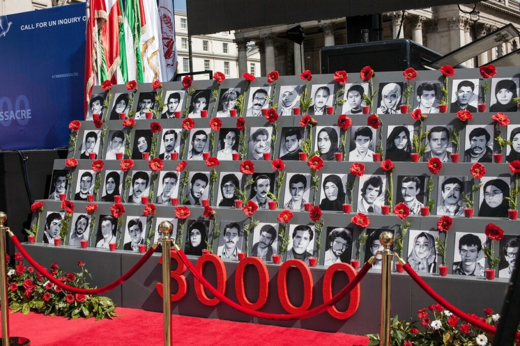 Žrtve pobojev leta 1988 v Iranu