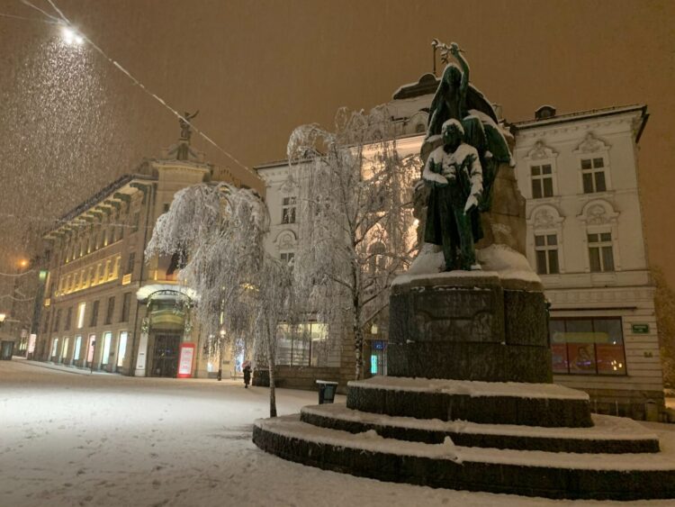 sneg, sneženje, Prešernov trg, Ljubljana