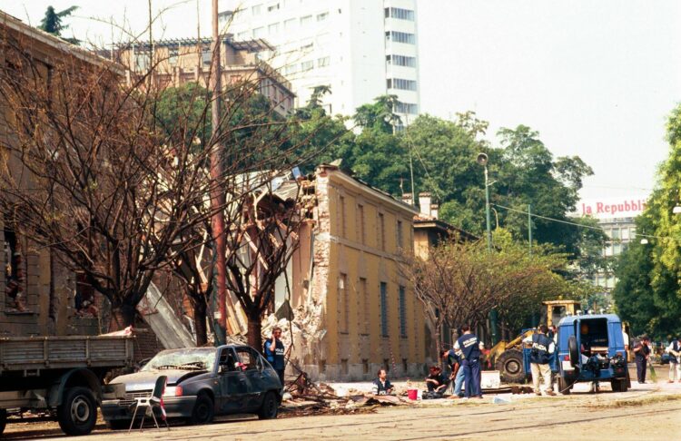Mafijski bombni napad v Milanu leta 1993