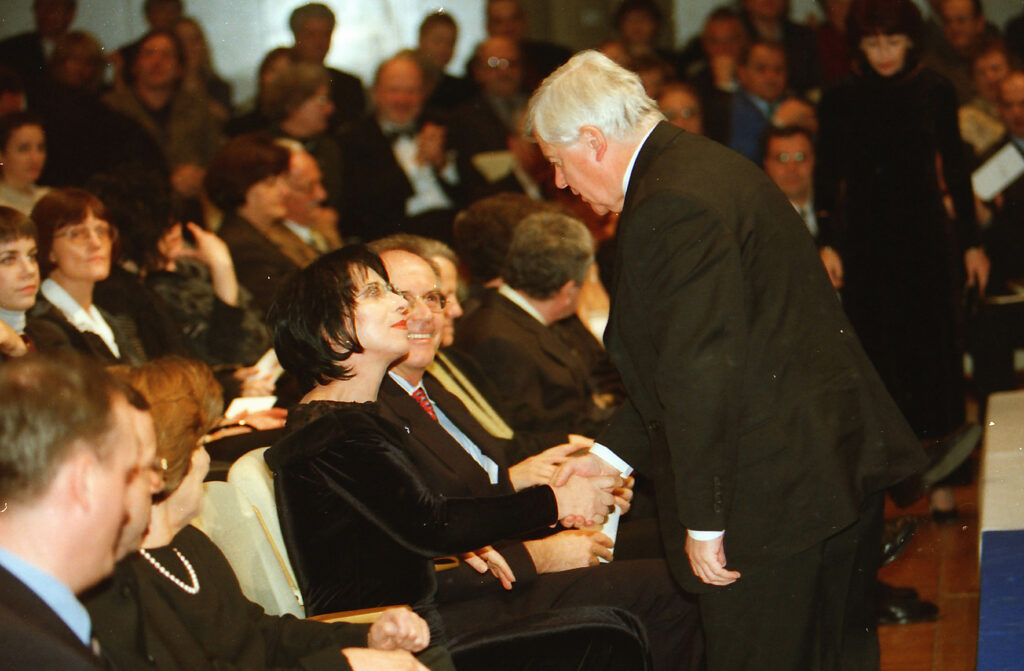 Svetlana Makarovič na podelitvi Prešernovih nagrad leta 2000