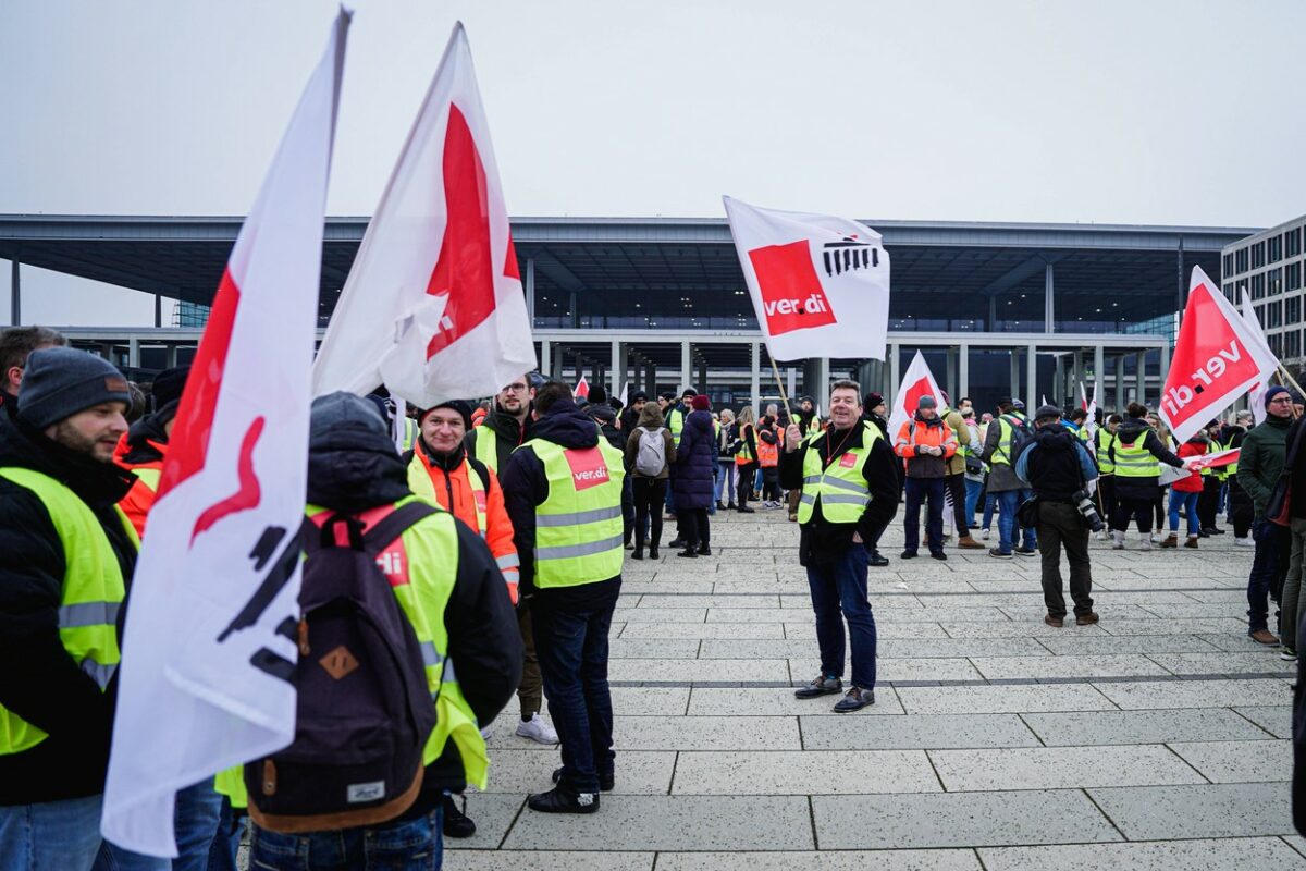 Stavka zaposlenih na berlinskem letališču prizadela 35.000 potnikov