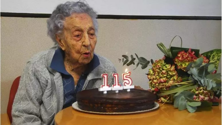 Najstarejša oseba na svetu je odslej 115-letna María Branyas Morera